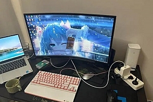 电竞显示器曲屏的好还是直屏的好